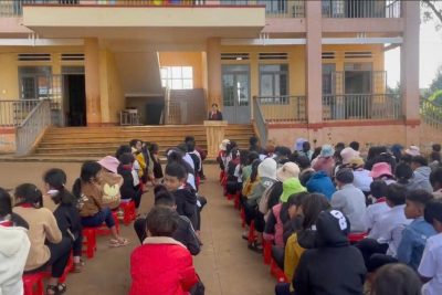 Sáng ngày 6/10/2025 Liên đội Y Jút triển khai kế  phong trào nuôi heo đất, phong trào “Đôi bạn cùng tiến”. Bạn giúp bạn và tiếp tục thực hiện Mỗi tuần một câu chuyện đẹp, một cuốn sách hay, một tấm gương sáng.  Cũng trong buổi chào cờ đầu tuần, cô Vũ Thị Hiền hiệu phó nhà trường đã tuyên truyền Bảo vệ trẻ em trên môi trường mạng đến với học sinh toàn trường.