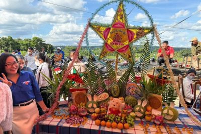 Chiều ngày 3/10/2025 Liên đội Y Jút tham gia cuộc thi lồng đèn đẹp và mâm cỗ trung thu do UBND phường Cư Bao tổ chức và nhận được 3 suất quà trung thu cho 3 em học sinh có thành tích tốt trong học tập. Cuộc thi đã mang đến cho Liên đội Y Jút sự trải nghiệm cũng như cơ hội được giao lưu học hỏi với các liên đội khác. Xin được cảm ơn lãnh đạo phường đã hỗ trợ, tạo điều kiện để Liên đội tham gia cuộc thi.