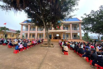 Liên đội tặng quà Tiếp sức đường dài tháng 4, triển khai kế hoạch hoạt động tháng 4 và công văn thi Viết chữ đẹp tới tất cả Chi đội và lớp Nhi đồng