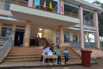 Sáng ngày 23/9/2024 Liên đội Y Jut phát động quyên góp ủng hộ miền bắc bão số 3.Thay mặt Liên đội xin được cám ơn đến toàn thể CBGVCNV và các em học sinh của trường đã cùng chung tay gửi những món quà đến bà con ạ.        Cũng trong sáng nay Liên Đội phối hợp với Nhân viên Y tế của trường tuyên truyền về cách phòng chống các loại dịch bệnh sốt xuất huyết, sởi…đến toàn thể CBGVCNV và HS