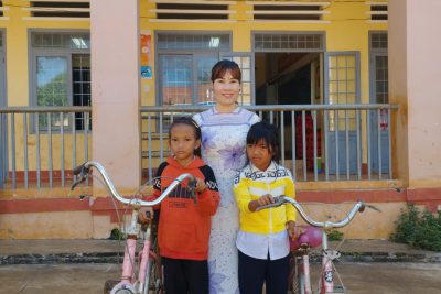 Sáng ngày 14/10/2024 Liên đội trao 2 phần quà tiếp sức đường dài cho học sinh và trao 2 phần quà xe đạp của bạn Nguyễn Ngọc Cường kết nối phụ huynh trao tặng. Thay mặt Liên đội xin được cám ơn  món quà của phụ huynh và bạn Cường rất nhiều ạ