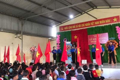 LỄ KHAI GIẢNG NĂM HỌC 2024 – 2025?️?️?                 ?????  ?????  ? Hàng năm, cứ vào ngày 5/9, học sinh trên khắp mọi miền của Tổ quốc lại nô nức đến trường, hân hoan gặp bạn bè và thầy cô trong 1 năm học mới. Hoà cùng không khí đó, ngày 5/9/2024 Trường TH Y Jút long trọng tổ chức Lễ Khai giảng năm học 2024– 2025  ?? Rộn ràng tiếng trống đầu năm, năm học mới đã bắt đầu với niềm hy vọng ngập tràn phía trước.  ? Trong không khí trang nghiêm và tinh gọn, lễ Khai giảng năm học 2024 – 2025 đã kết thúc thành công tốt đẹp. Chúc cho tất cả các thầy cô giáo cùng các bạn học sinh sẽ có một năm học mới với thật nhiều hoa thơm trái ngọt, nhiều thành công và nhiều dấu ấn khó phai!