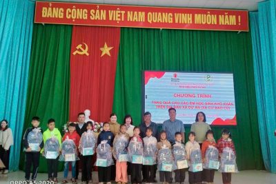 13/01 dự án TCNL &TDTH BVTE trong SX cà phê trao quà cho các em học sinh nghèo vượt khó