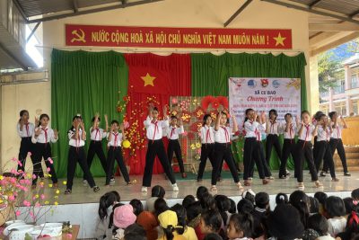 LIÊN ĐỘI Y JÚT THAM GIA HOẠT ĐỘNG TRẢI NGHIỆM XUÂN YÊU THƯƠNG VÀ TRAO NHỮNG PHẦN QUÀ CHO CÁC EM HỌC SINH GIA ĐÌNH KHÓ KHĂN TRONG DỊP TẾT GIÁP THÌN 2024