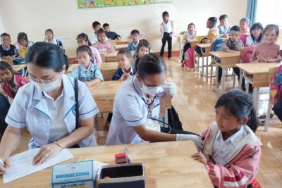 THĂM KHÁM SỨC KHỎE CHO HỌC SINH TIỂU HỌC Y JUT NĂM HỌC 2023 – 2024