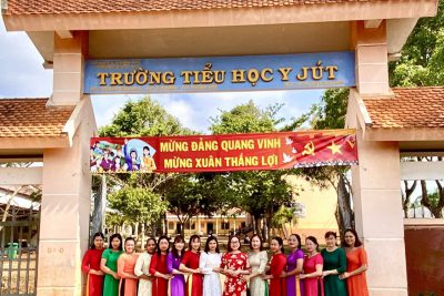 TRƯỜNG TIỂU HỌC Y JUT HƯỞNG ỨNG TUẦN LỄ ÁO DÀI 8/3