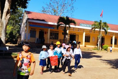 Cảnh quan sân trường xanh, sạch, đẹp tại Liên đội TH Y Jút năm học 2023 – 2024